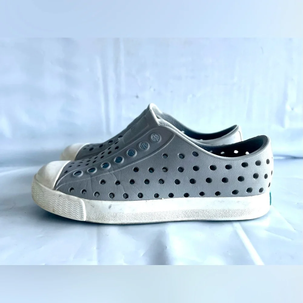 Native Jefferson Kids Waterproof Slip-On Sneaker‎ Pigeon Grey/Shell White C8